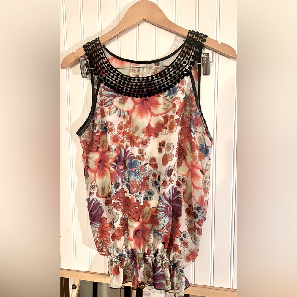 Sheer Floral Tank with Collar Detail size L